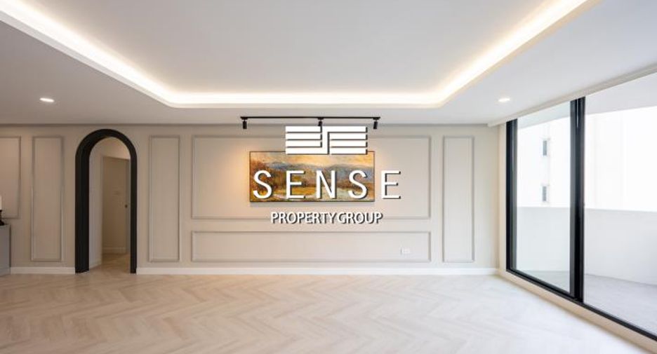 For sale 3 bedrooms condo in Khlong Toei, Bangkok