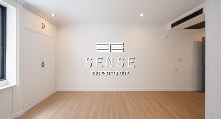 For sale 3 bedrooms condo in Khlong Toei, Bangkok
