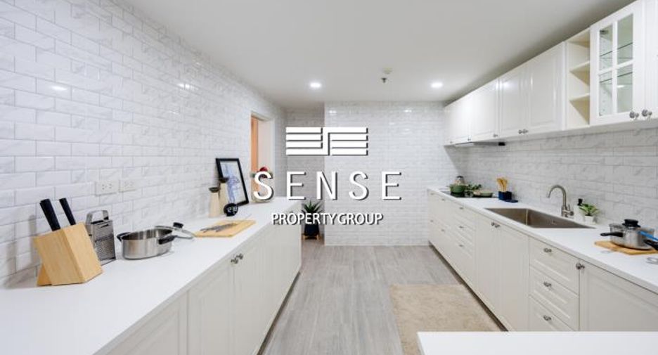 For sale 3 bedrooms condo in Khlong Toei, Bangkok