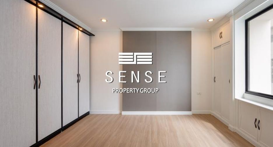 For sale 3 bedrooms condo in Khlong Toei, Bangkok