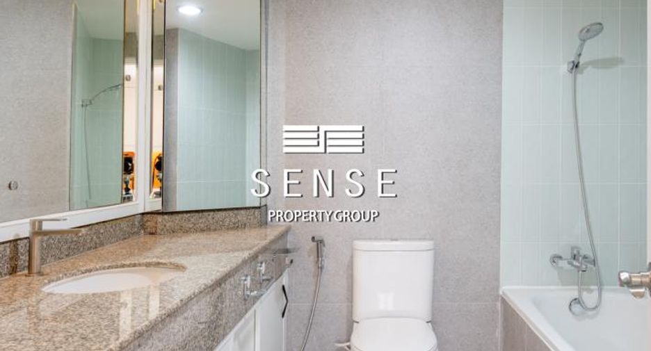 For sale 3 bedrooms condo in Khlong Toei, Bangkok