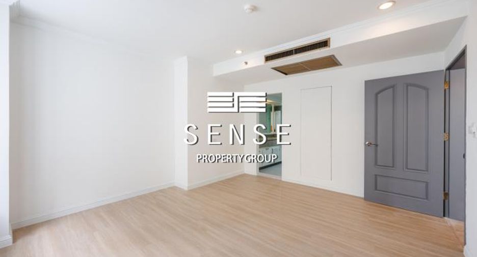 For sale 3 bedrooms condo in Khlong Toei, Bangkok