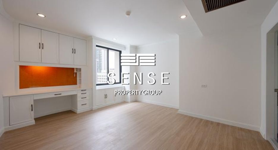 For sale 3 bedrooms condo in Khlong Toei, Bangkok