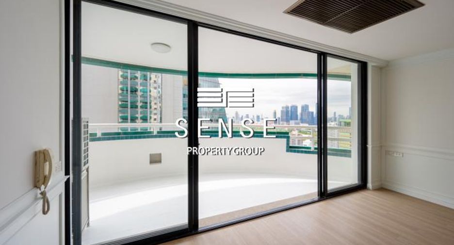 For sale 3 bedrooms condo in Khlong Toei, Bangkok