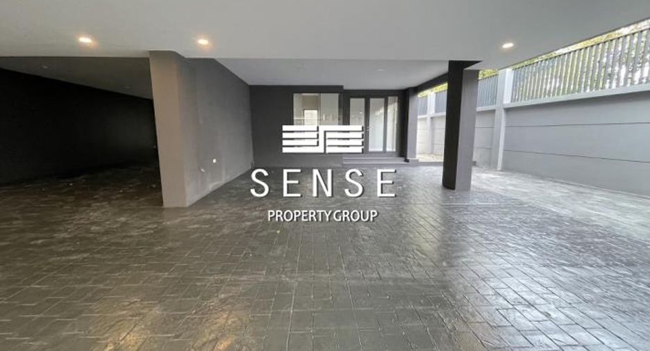 For rent 3 bedrooms house in Khlong Toei, Bangkok