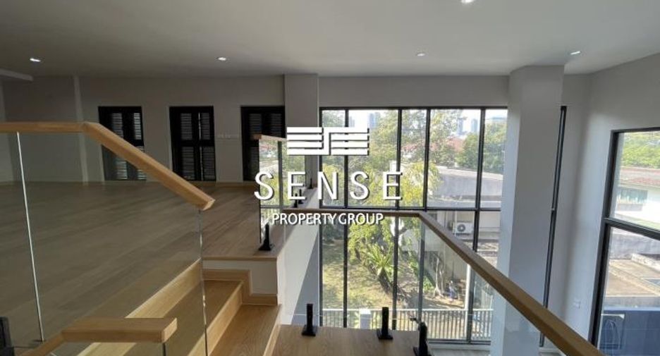 For rent 3 bedrooms house in Khlong Toei, Bangkok