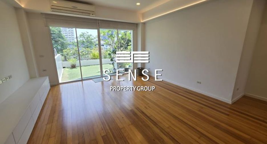 For rent 3 bedrooms condo in Sathon, Bangkok