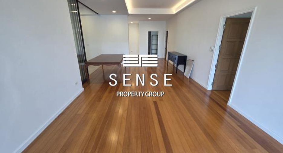 For rent 3 bedrooms condo in Sathon, Bangkok