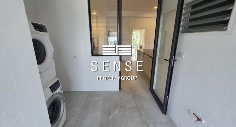 For rent 3 bedrooms condo in Sathon, Bangkok