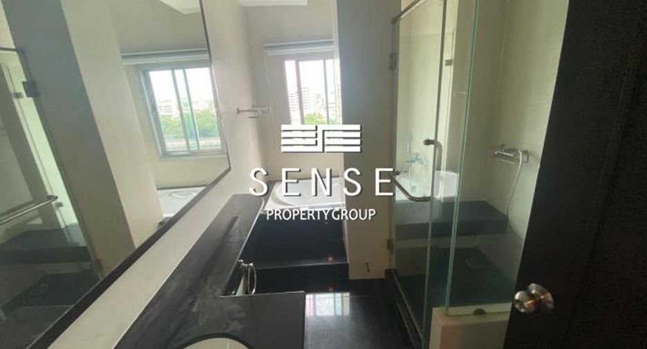 For rent 4 bedrooms condo in Sathon, Bangkok