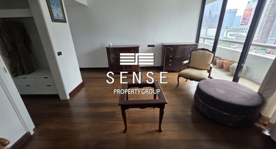 For rent 3 bedrooms condo in Pathum Wan, Bangkok