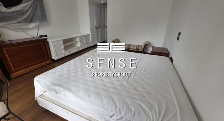 For rent 3 bedrooms condo in Pathum Wan, Bangkok