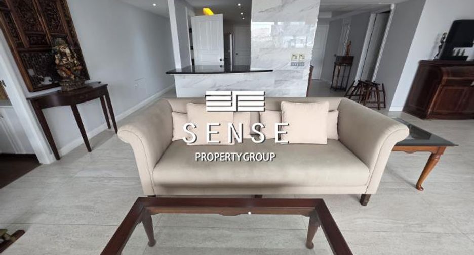 For rent 3 bedrooms condo in Pathum Wan, Bangkok