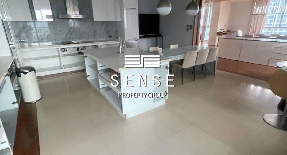 Condo en alquiler de 4 habitaciones en Khlong Toei, Bangkok