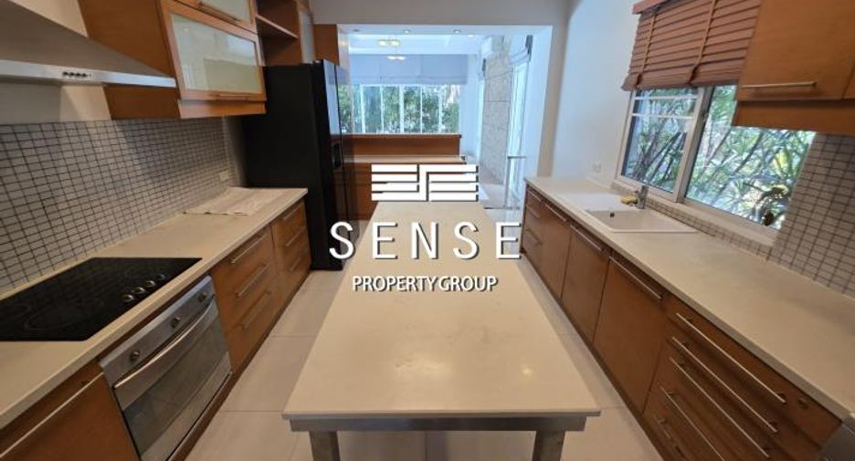 For rent 4 bedrooms house in Khlong Toei, Bangkok