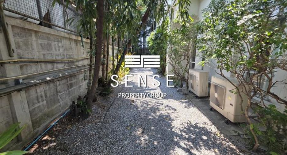 For rent 4 bedrooms house in Khlong Toei, Bangkok