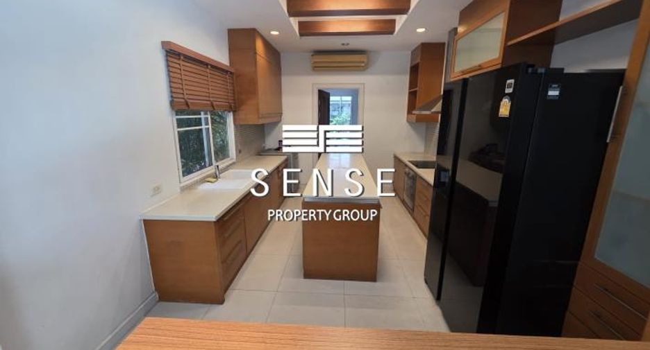 For rent 4 bedrooms house in Khlong Toei, Bangkok