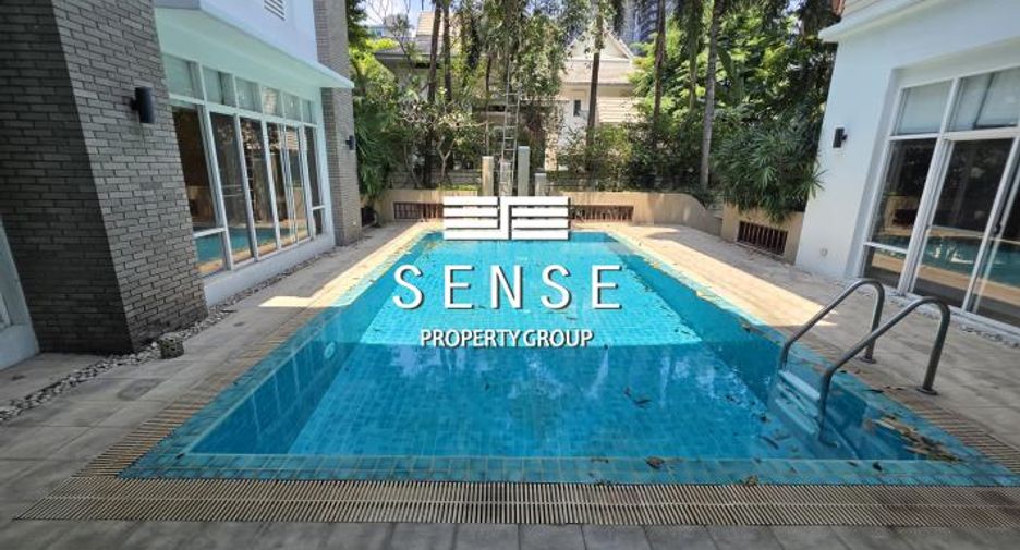 For rent 4 bedrooms house in Khlong Toei, Bangkok