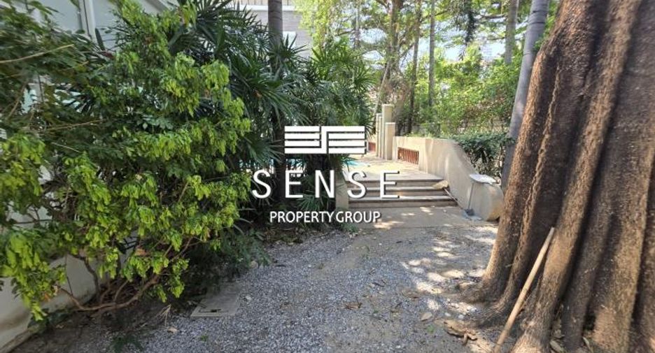 For rent 4 bedrooms house in Khlong Toei, Bangkok