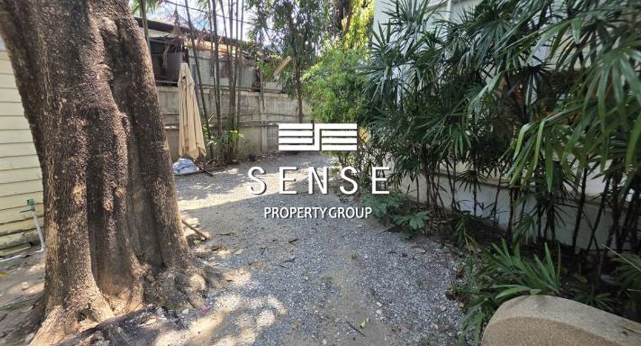For rent 4 bedrooms house in Khlong Toei, Bangkok