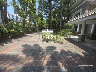 For rent 4 bedrooms house in Khlong Toei, Bangkok