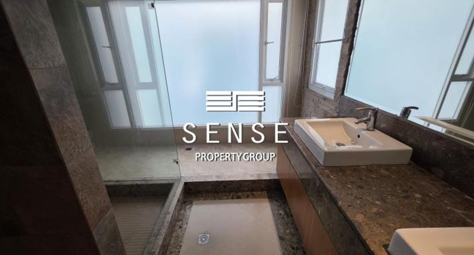 For rent 4 bedrooms house in Khlong Toei, Bangkok
