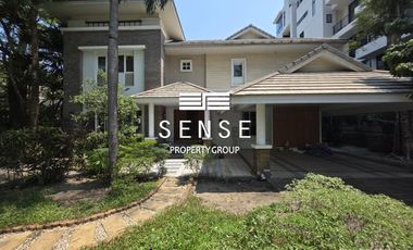 For rent 4 bedrooms house in Khlong Toei, Bangkok
