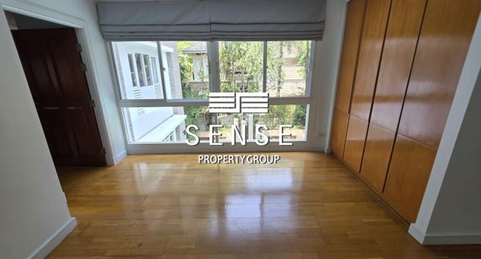 For rent 4 bedrooms house in Khlong Toei, Bangkok