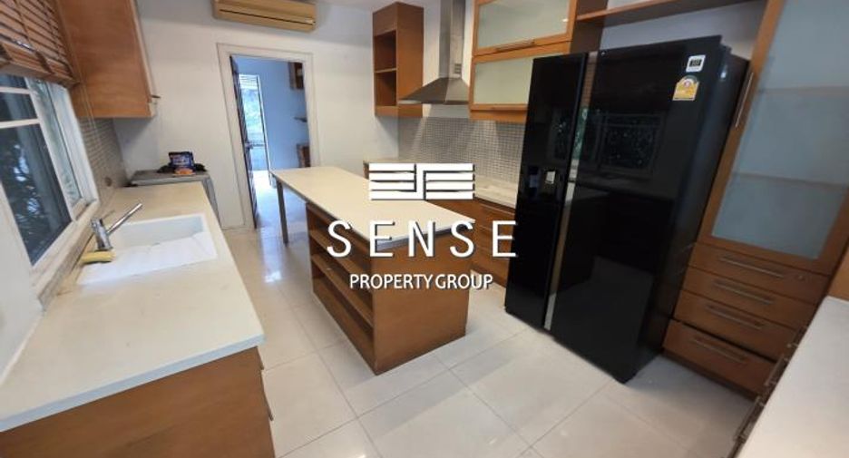 For rent 4 bedrooms house in Khlong Toei, Bangkok