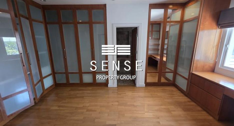 For rent 4 bedrooms house in Khlong Toei, Bangkok