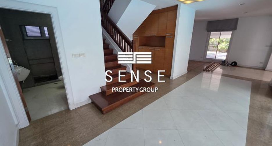 For rent 4 bedrooms house in Khlong Toei, Bangkok