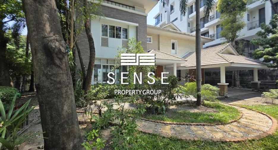 For rent 4 bedrooms house in Khlong Toei, Bangkok