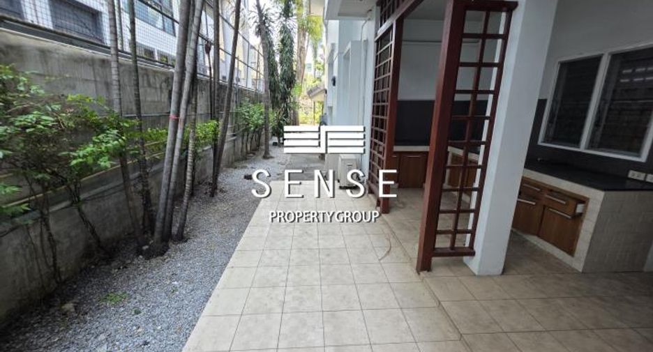 For rent 4 bedrooms house in Khlong Toei, Bangkok