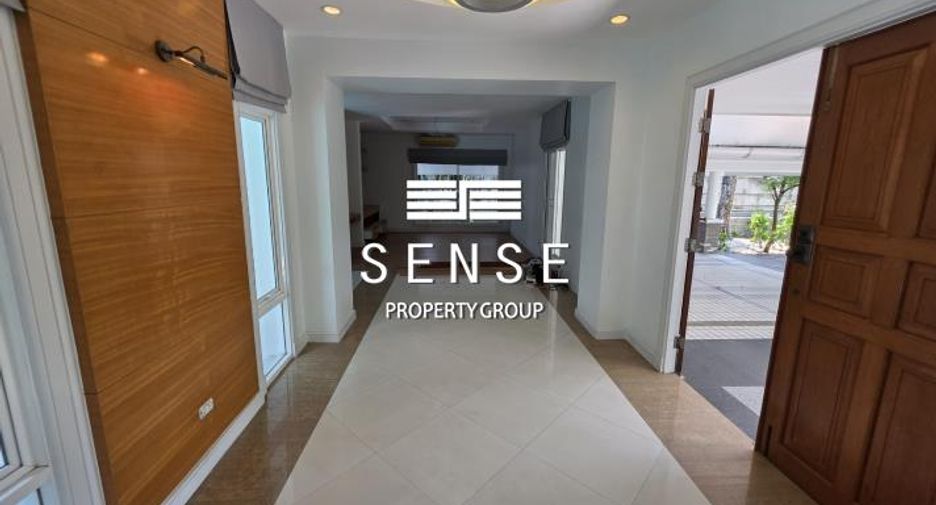 For rent 4 bedrooms house in Khlong Toei, Bangkok