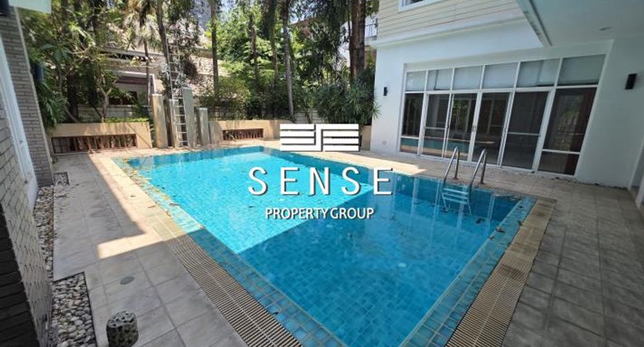 For rent 4 bedrooms house in Khlong Toei, Bangkok