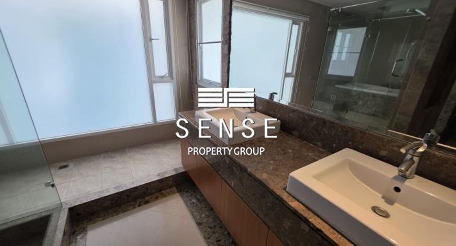 For rent 4 bedrooms house in Khlong Toei, Bangkok