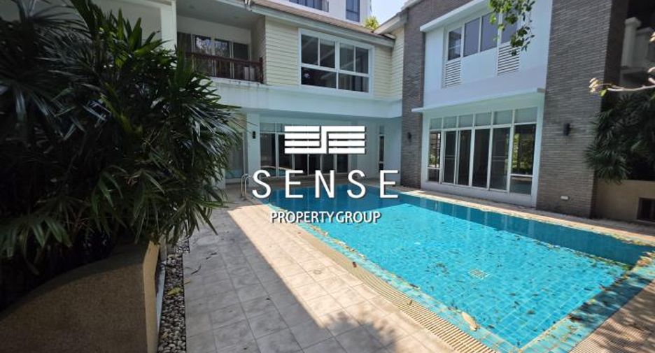 For rent 4 bedrooms house in Khlong Toei, Bangkok