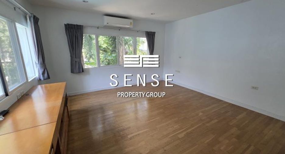 For rent 4 bedrooms house in Khlong Toei, Bangkok