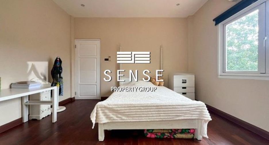 For rent 5 bedrooms house in Phra Khanong, Bangkok