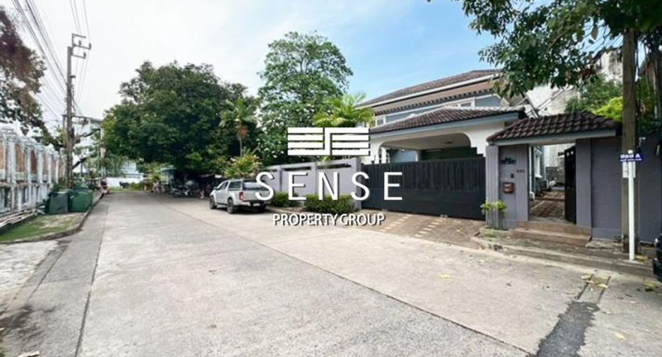 For rent 5 bedrooms house in Phra Khanong, Bangkok