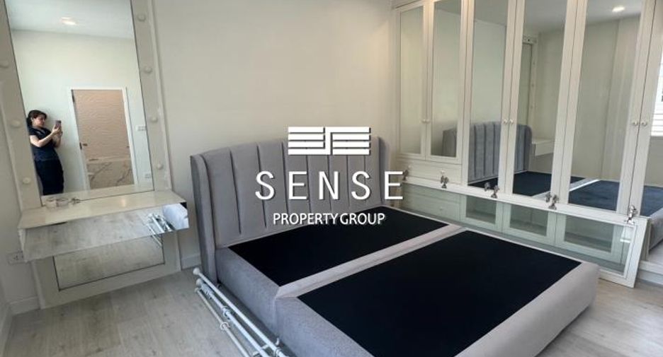 For rent 4 bedrooms house in Phra Khanong, Bangkok
