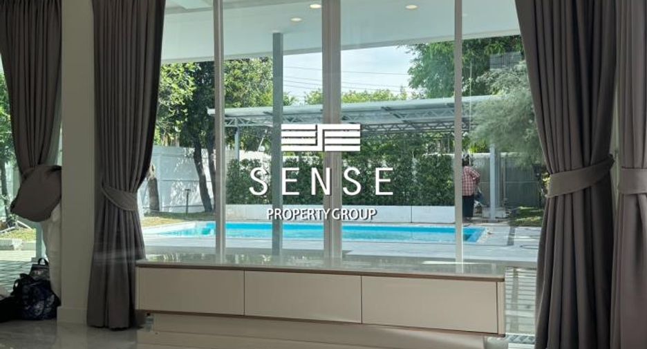 For rent 4 bedrooms house in Phra Khanong, Bangkok