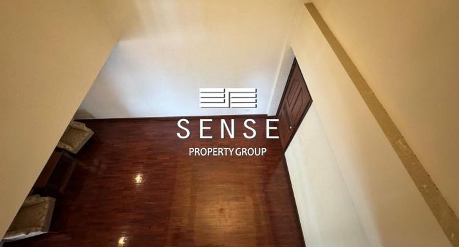 For rent 4 bedrooms condo in Pathum Wan, Bangkok