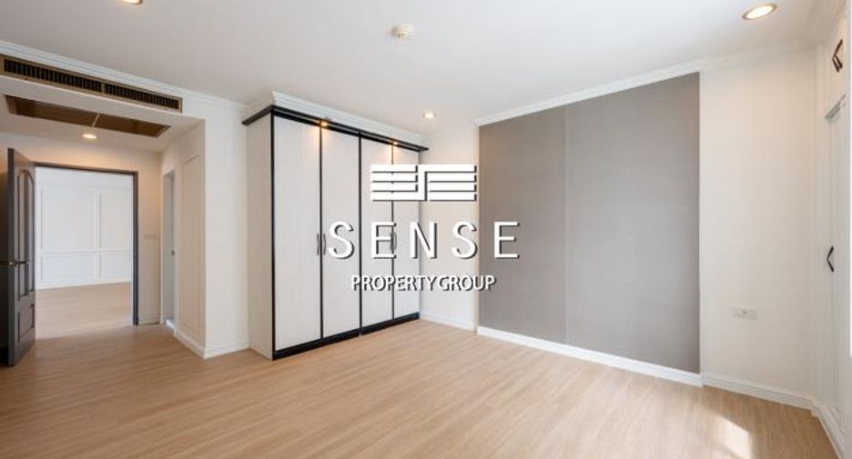 For sale 3 bedrooms condo in Khlong Toei, Bangkok