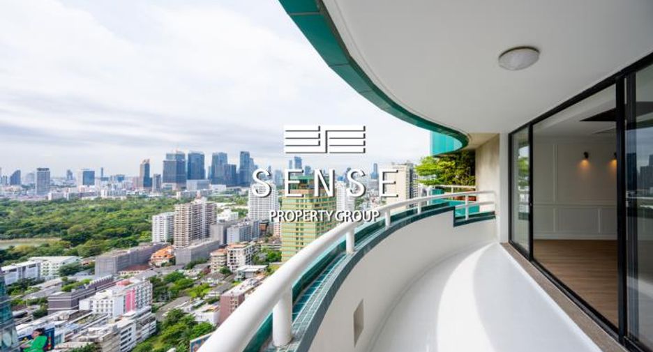 For sale 3 bedrooms condo in Khlong Toei, Bangkok