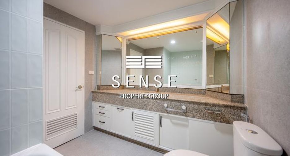 For sale 3 bedrooms condo in Khlong Toei, Bangkok
