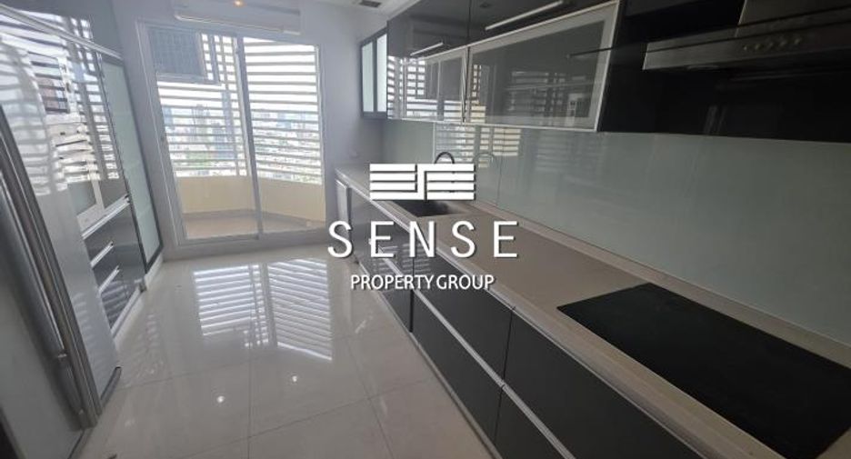 For sale 4 bedrooms condo in Khlong Toei, Bangkok
