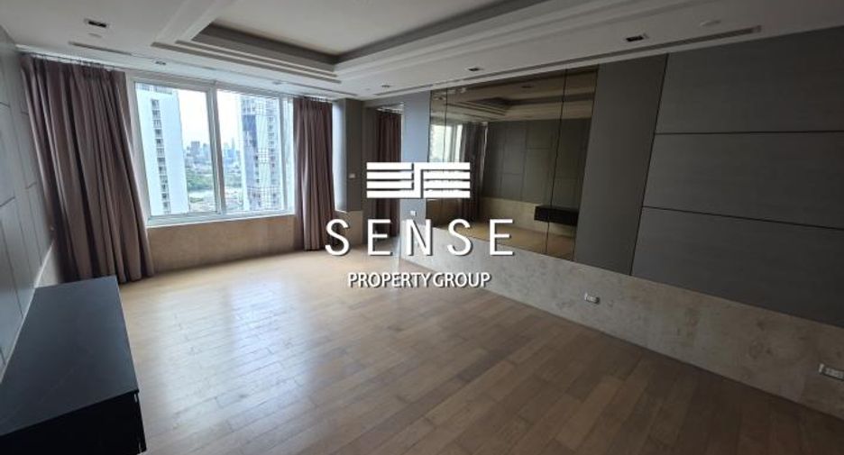 For sale 4 bedrooms condo in Khlong Toei, Bangkok