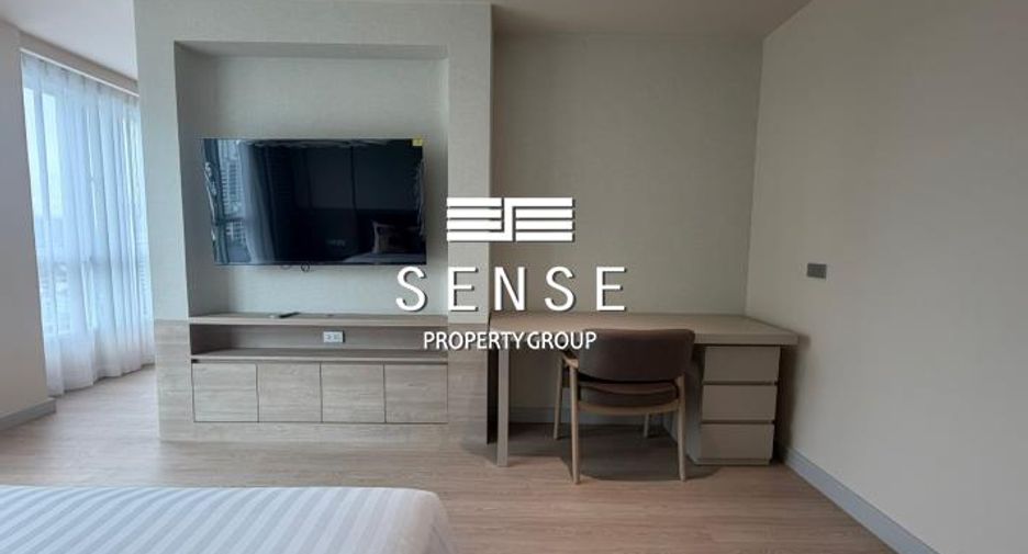 For rent 3 bedrooms condo in Khlong Toei, Bangkok