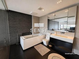For rent 2 bedrooms condo in Yan Nawa, Bangkok
